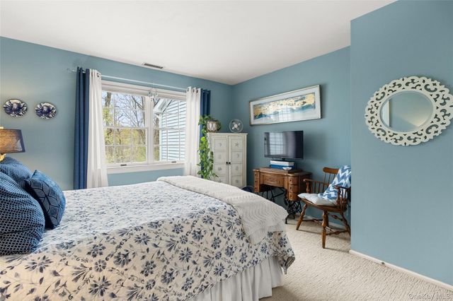 204 Mountain Ridge Drive 204, Mount Sinai, NY 11766