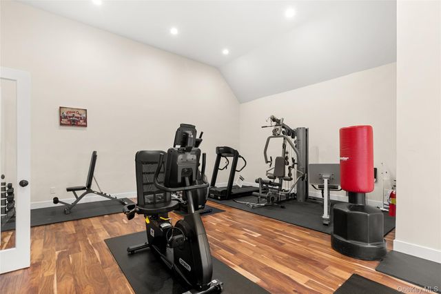 204 Mountain Ridge Drive 204, Mount Sinai, NY 11766