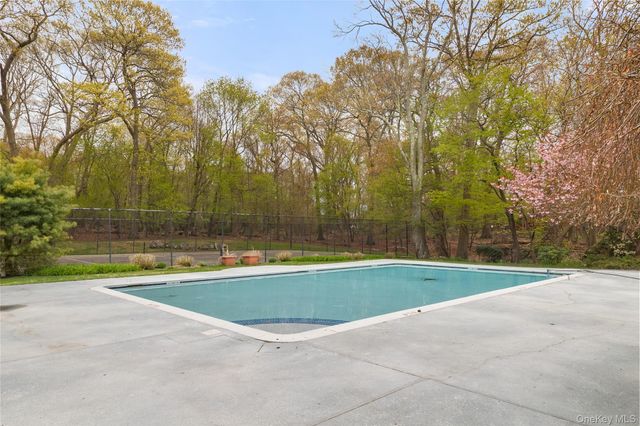 204 Mountain Ridge Drive 204, Mount Sinai, NY 11766