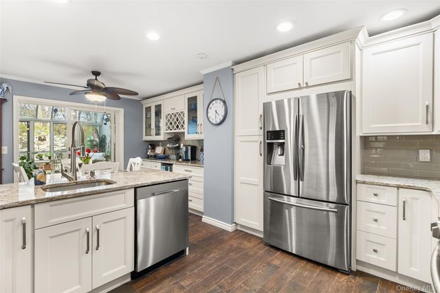 204 Mountain Ridge Drive 204, Mount Sinai, NY 11766