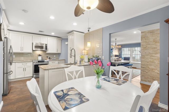 204 Mountain Ridge Drive 204, Mount Sinai, NY 11766