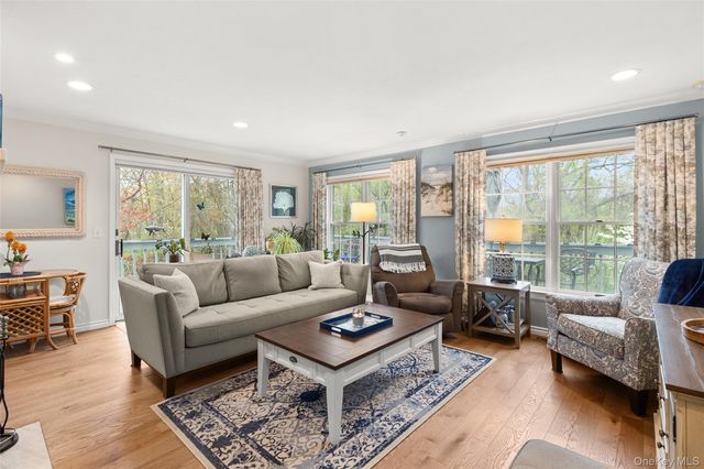 204 Mountain Ridge Drive 204, Mount Sinai, NY 11766