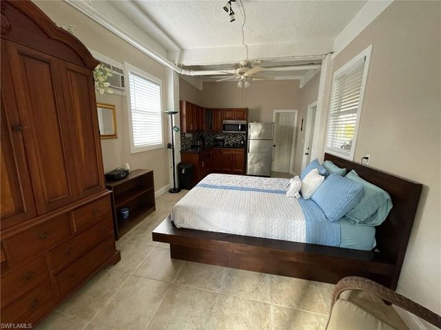 405 Cristobal ST, Naples, FL 34113