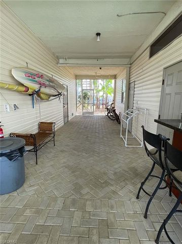 405 Cristobal ST, Naples, FL 34113