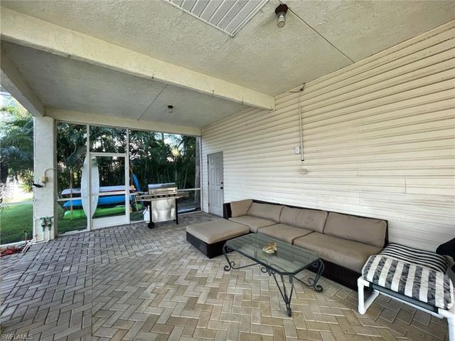 405 Cristobal ST, Naples, FL 34113