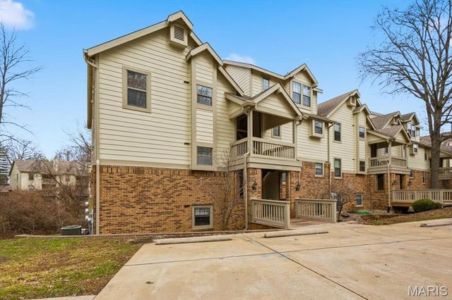 12966 Bryce Canyon Drive B, Maryland Heights, MO 63043