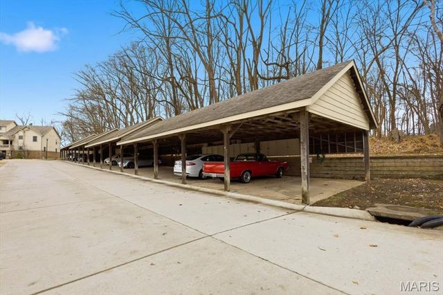 12966 Bryce Canyon Drive B, Maryland Heights, MO 63043