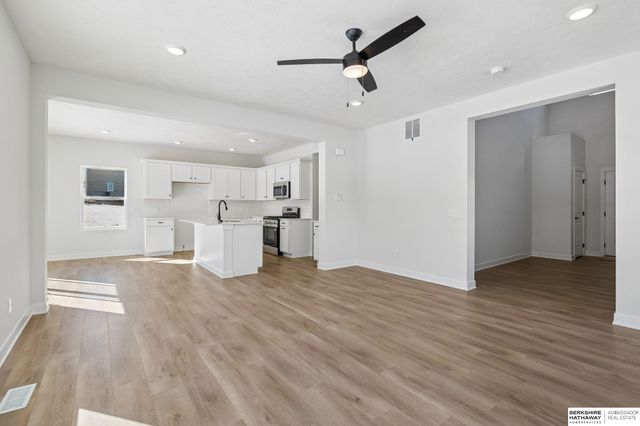 7813 N 116th Avenue, Omaha, NE 68142