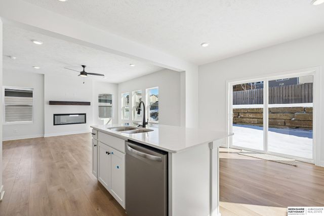 7813 N 116th Avenue, Omaha, NE 68142