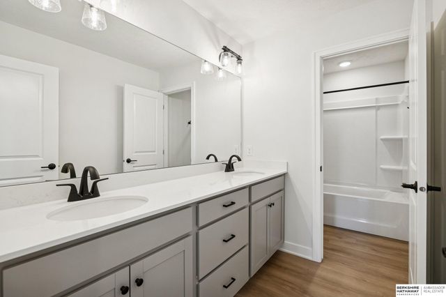 7813 N 116th Avenue, Omaha, NE 68142