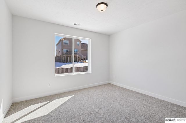 7813 N 116th Avenue, Omaha, NE 68142