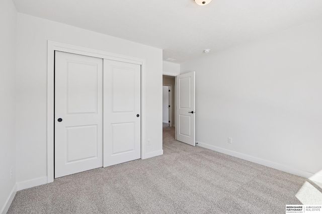 7813 N 116th Avenue, Omaha, NE 68142