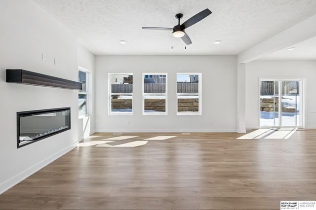 7813 N 116th Avenue, Omaha, NE 68142