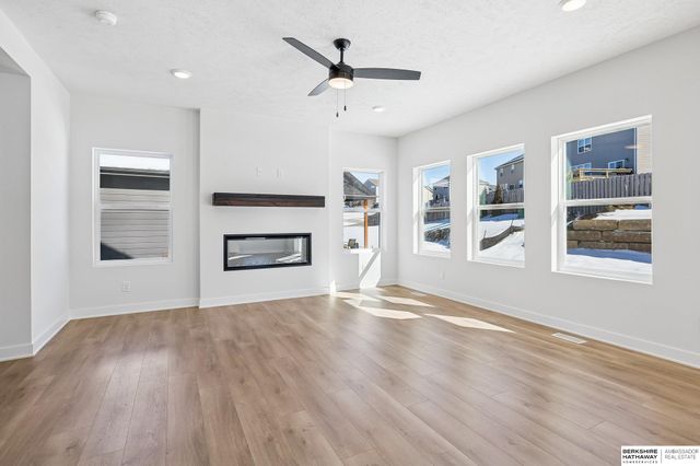 7813 N 116th Avenue, Omaha, NE 68142