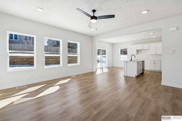 7813 N 116th Avenue, Omaha, NE 68142