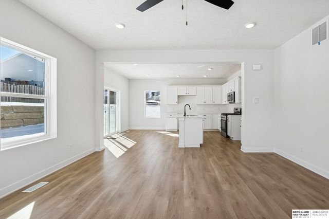 7813 N 116th Avenue, Omaha, NE 68142