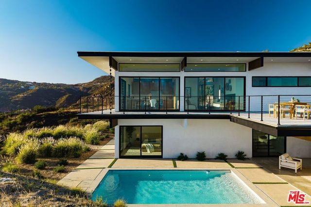2165 E Little Las Flores Road, Topanga, CA 90290