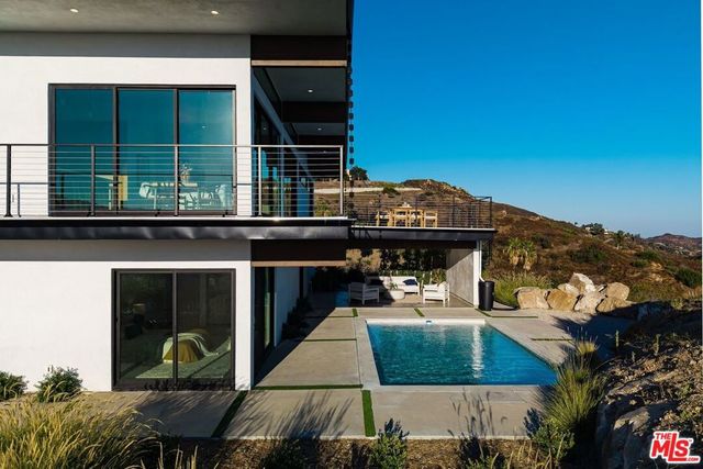 2165 E Little Las Flores Road, Topanga, CA 90290