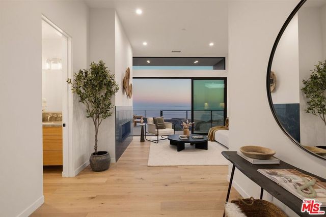 2165 E Little Las Flores Road, Topanga, CA 90290