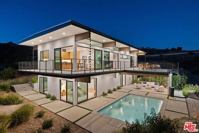 2165 E Little Las Flores Road, Topanga, CA 90290