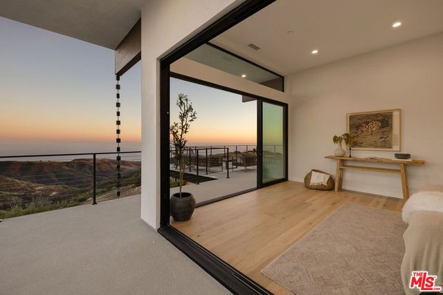 2165 E Little Las Flores Road, Topanga, CA 90290