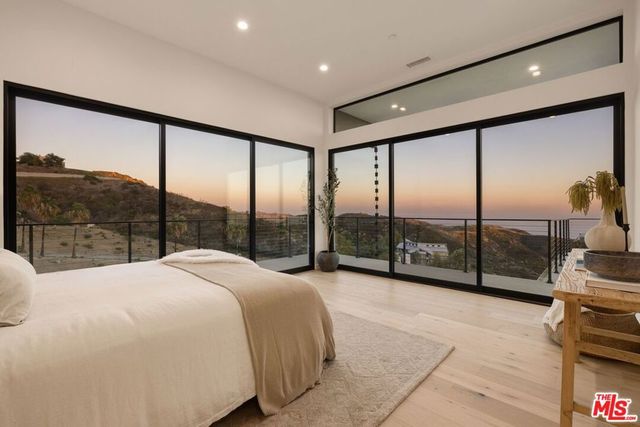 2165 E Little Las Flores Road, Topanga, CA 90290