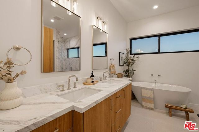 2165 E Little Las Flores Road, Topanga, CA 90290