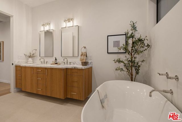 2165 E Little Las Flores Road, Topanga, CA 90290