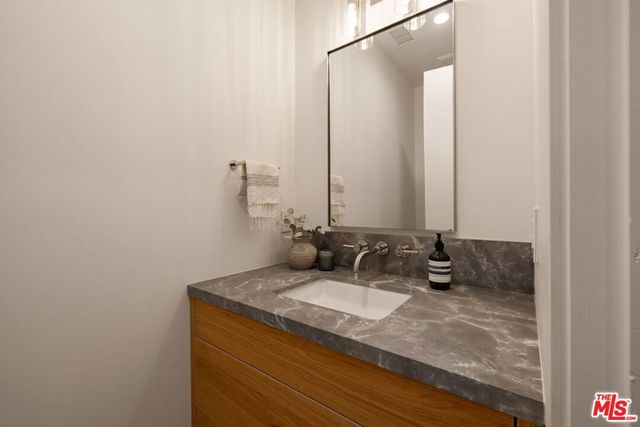 2165 E Little Las Flores Road, Topanga, CA 90290