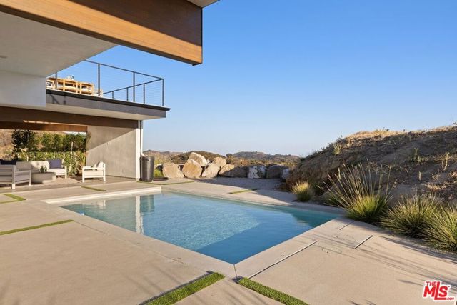 2165 E Little Las Flores Road, Topanga, CA 90290