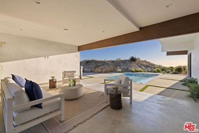 2165 E Little Las Flores Road, Topanga, CA 90290