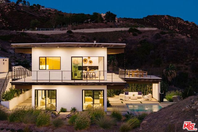 2165 E Little Las Flores Road, Topanga, CA 90290
