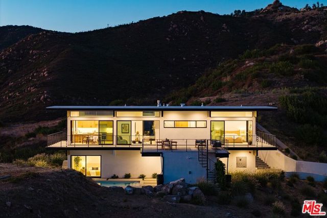 2165 E Little Las Flores Road, Topanga, CA 90290