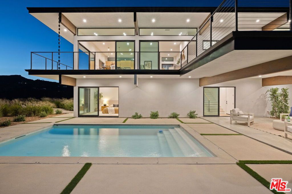 2165 E Little Las Flores Road, Topanga, CA 90290