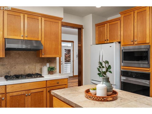8539 Sw 166TH Ter, Beaverton, OR 97007