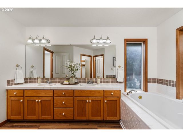 8539 Sw 166TH Ter, Beaverton, OR 97007