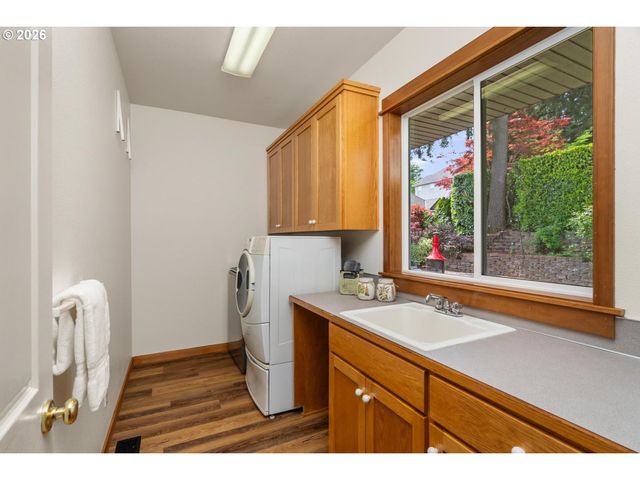 8539 Sw 166TH Ter, Beaverton, OR 97007
