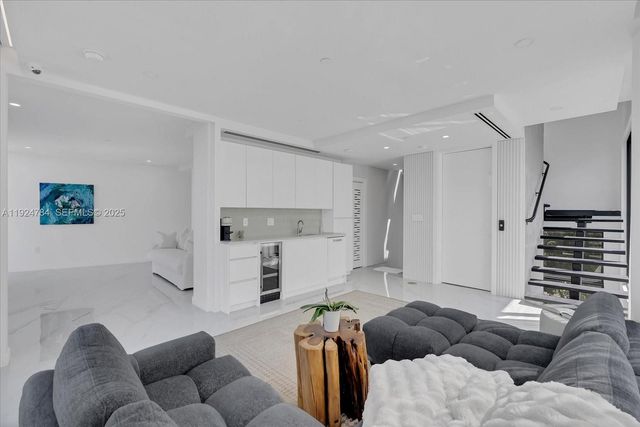 11 Century Lane, Miami Beach, FL 33139