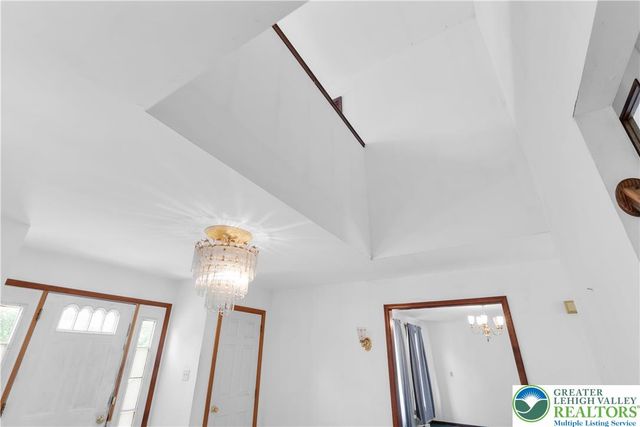 547 Roberts Road, Bushkill Twp, PA 18064