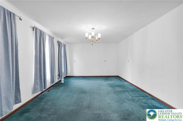 547 Roberts Road, Bushkill Twp, PA 18064