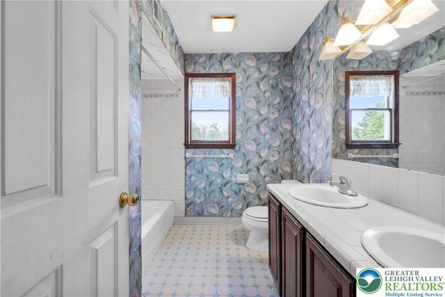 547 Roberts Road, Bushkill Twp, PA 18064