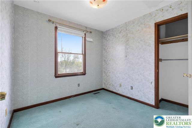 547 Roberts Road, Bushkill Twp, PA 18064