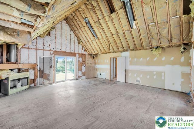 547 Roberts Road, Bushkill Twp, PA 18064