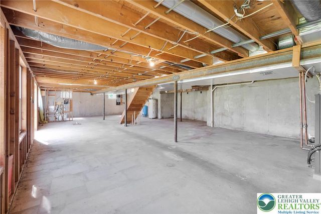 547 Roberts Road, Bushkill Twp, PA 18064