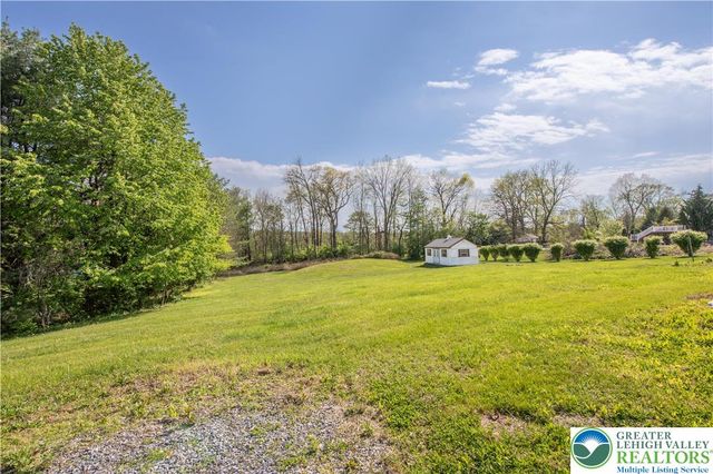 547 Roberts Road, Bushkill Twp, PA 18064