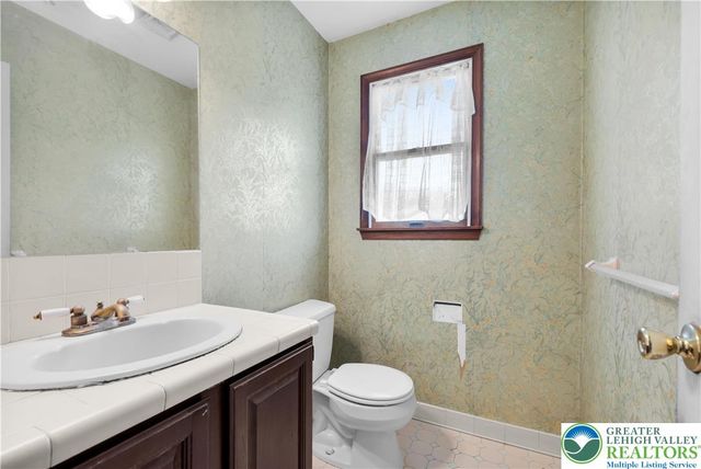 547 Roberts Road, Bushkill Twp, PA 18064