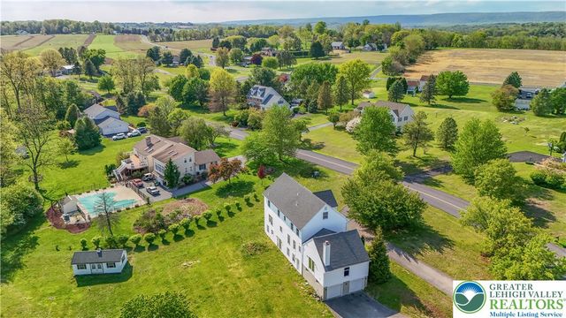 547 Roberts Road, Bushkill Twp, PA 18064