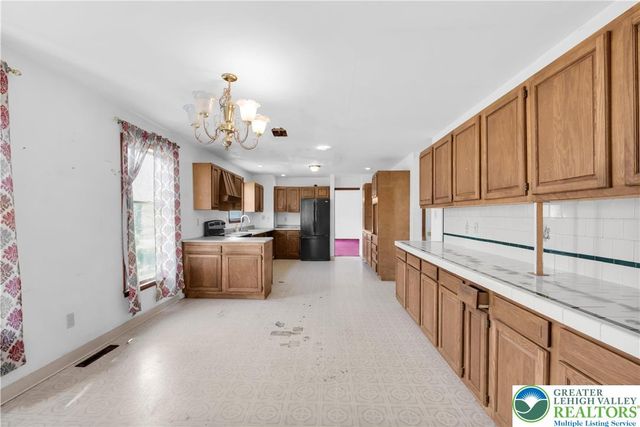 547 Roberts Road, Bushkill Twp, PA 18064