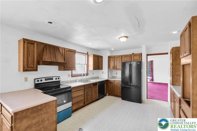 547 Roberts Road, Bushkill Twp, PA 18064