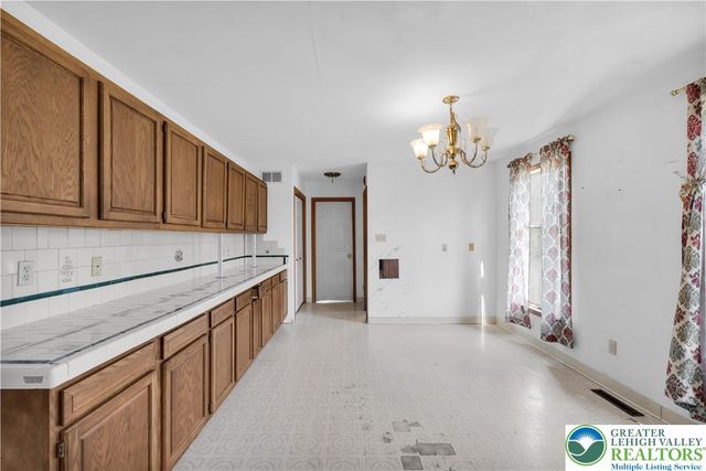 547 Roberts Road, Bushkill Twp, PA 18064